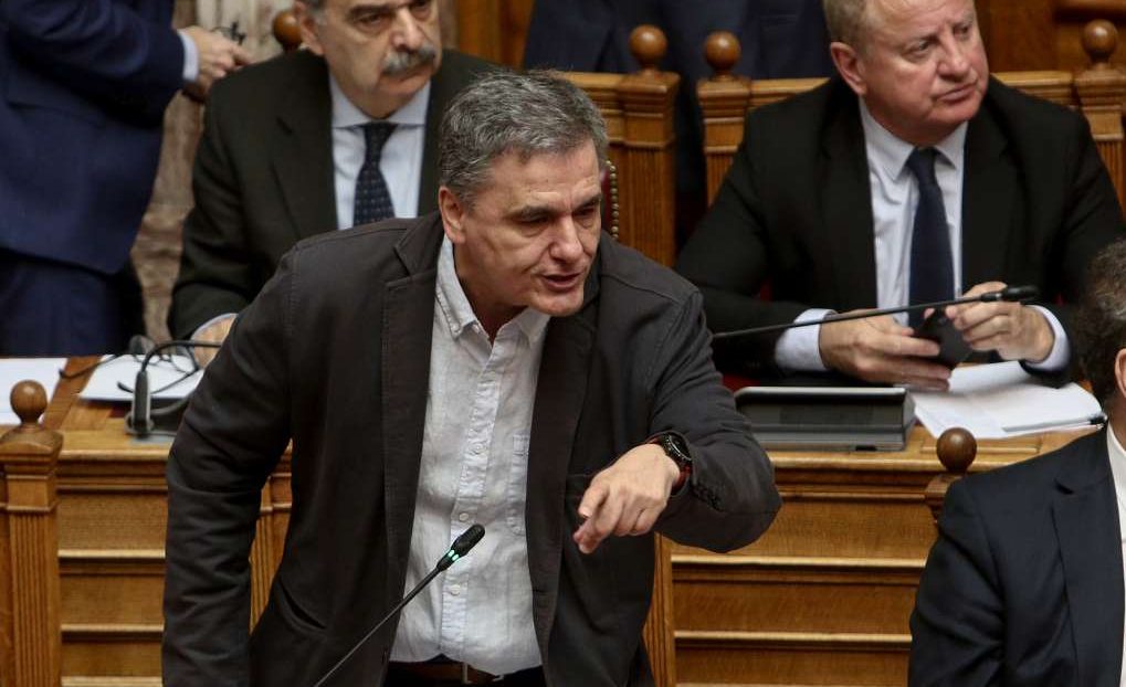 Ο Τσακαλώτος θύμωσε με το «ελεήμων του μεσονυχτίου»: Εγώ δεν κάνω δύο δουλειές