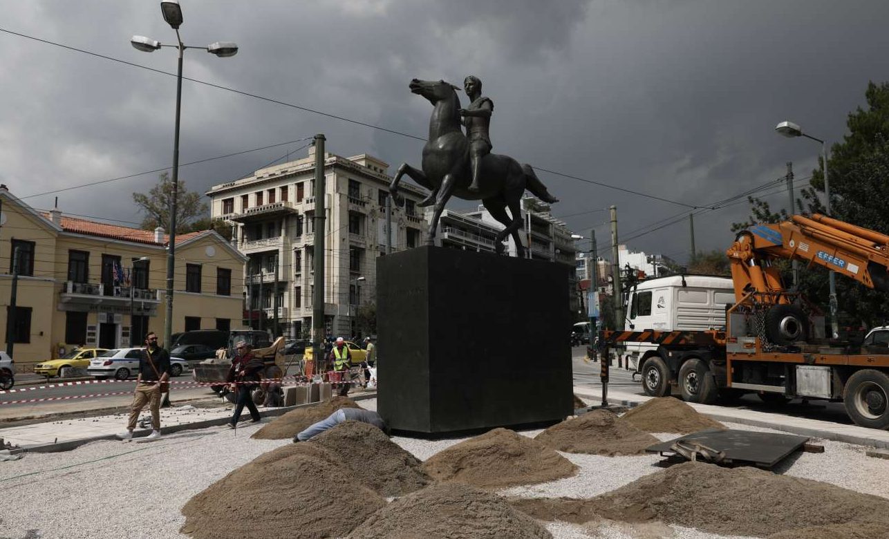 To Î¬Î³Î±Î»Î¼Î± ÎºÎ±Ï„Î¬ Ï„Î¹Ï‚ ÎµÏÎ³Î±ÏƒÎ¯ÎµÏ‚ Ï„Î¿Ï€Î¿Î¸Î­Ï„Î·ÏƒÎ®Ï‚ Ï„Î¿Ï… ÏƒÏ„Î· ÏƒÏ…Î¼Î²Î¿Î»Î® Ï„Ï‰Î½ Î¿Î´ÏŽÎ½ Î’Î±Ïƒ. ÎŸÎ»Î³Î±Ï‚ ÎºÎ±Î¹ Î‘Î¼Î±Î»Î¯Î±Ï‚, Ï„Î·Î½ Î¤ÎµÏ„Î¬ÏÏ„Î· 17 Î‘Ï€ÏÎ¹Î»Î¯Î¿Ï…