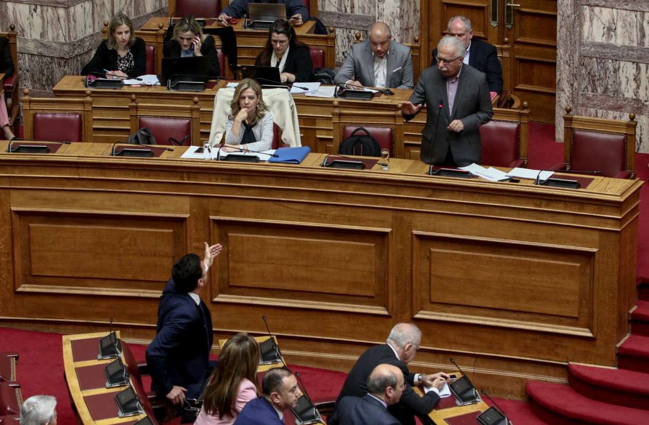 Ειρωνείες Γαβρόγλου στη Βουλή – ΝΔ: Ευτελίζει την κοινοβουλευτική διαδικασία