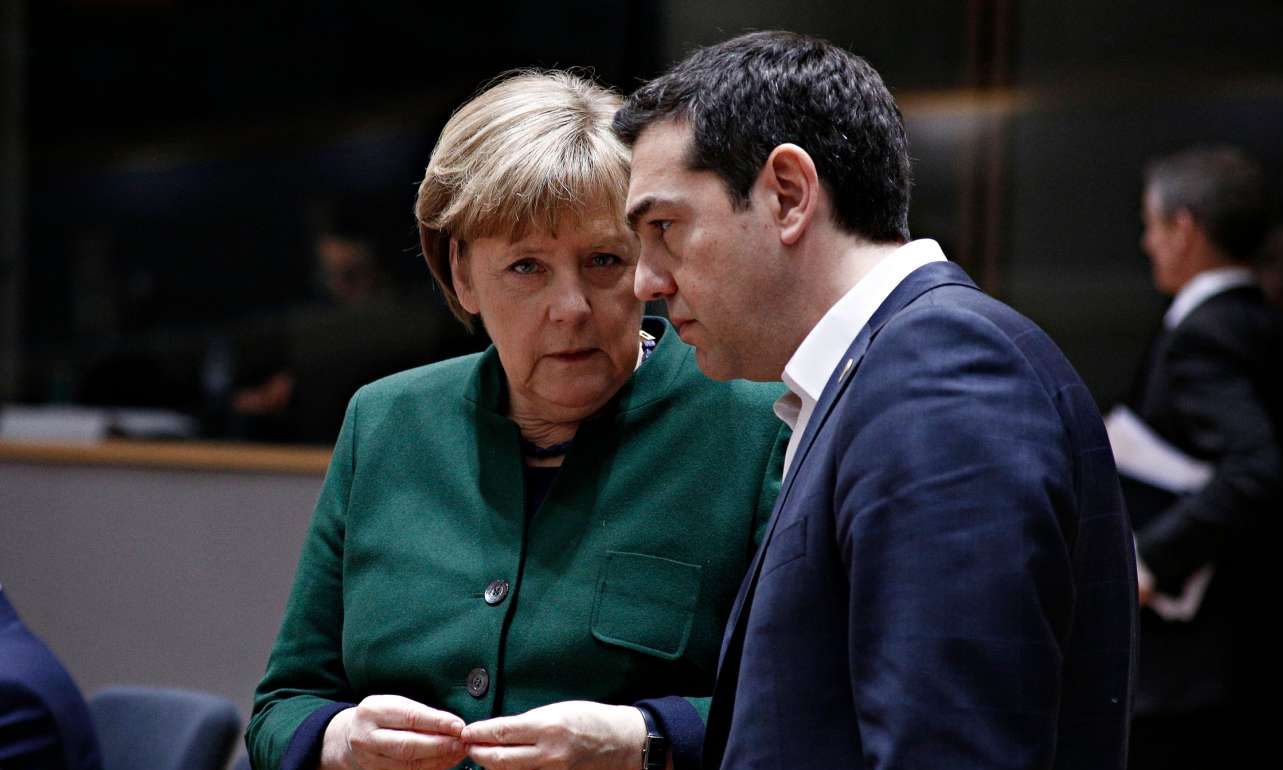 Γερμανικός Τύπος για αποζημιώσεις: Η Ελλάδα απειλεί με κατασχέσεις, ο Τσίπρας πιέζει τη Μέρκελ