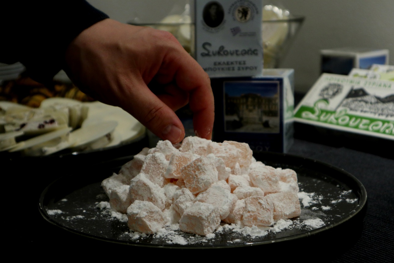 Public Café Restaurant: Τον Απρίλιο δοκιμάζουμε Σύρο!