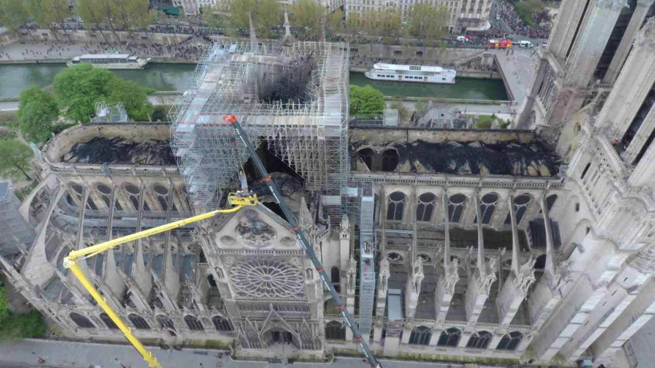 Το drone αποκαλύπτει την εικόνα της καταστροφής στην Παναγία των Παρισίων