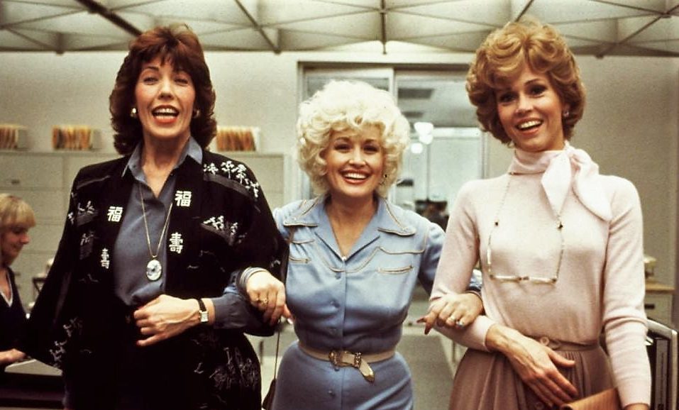 Είσαι όμορφη και θες να διοικείς; Θα δυσκολευτείς!