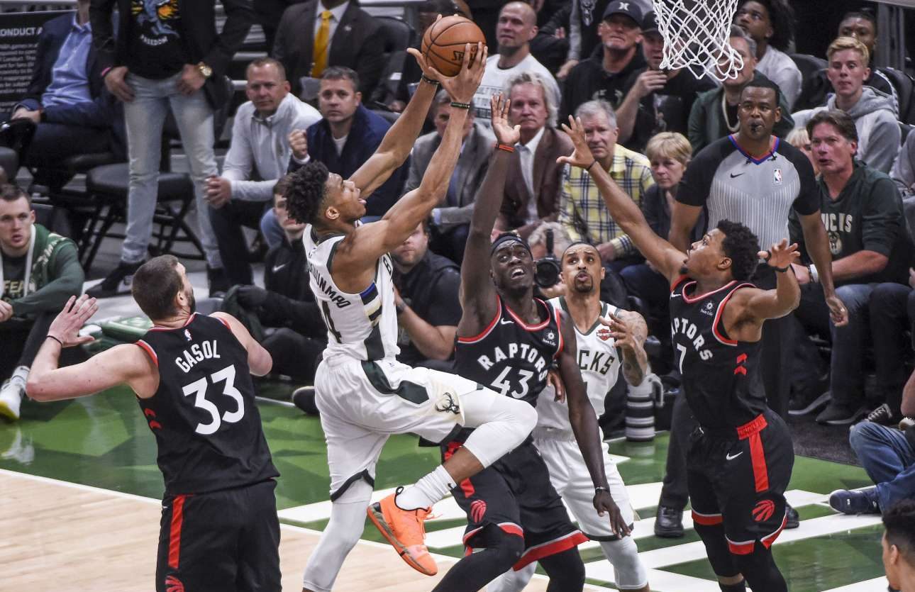 Ακόμα και… έτσι οι Μπακς νίκησαν τους Ράπτορς και έκαναν το 1-0