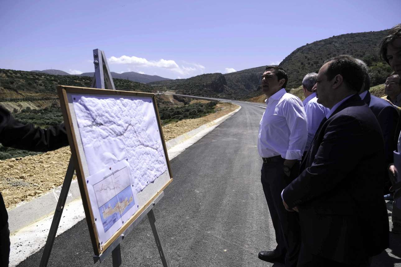 Νέο «Μετρό Θεσσαλονίκης» στην Κρήτη: Ο Τσίπρας εγκαινίασε ημιτελή δρόμο & φράγμα που λειτουργεί εδώ και χρόνια