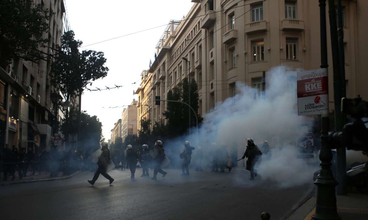 Βανδαλισμοί και χημικά στην πορεία για τον Κουφοντίνα