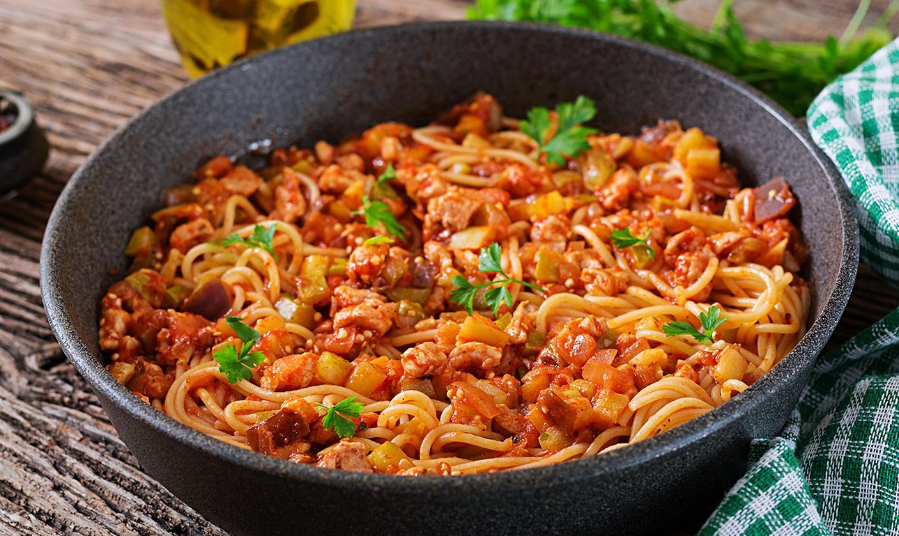 Σπαγγέτι με ραγκού κιμά και μελιτζάνες