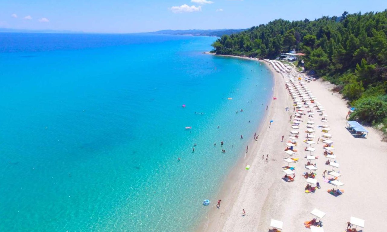 Γαλάζιες Σημαίες: Δεύτερη στον κόσμο η Ελλάδα με 515 βραβευμένες παραλίες