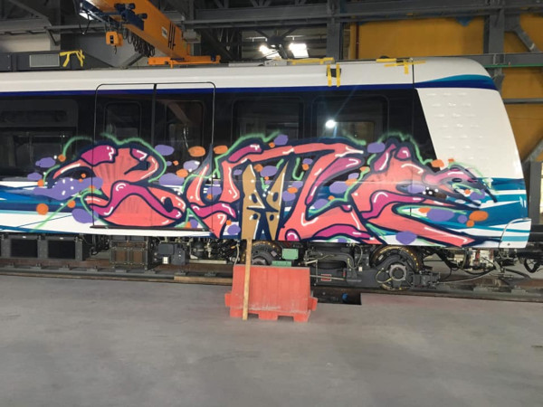 Μετρό Θεσσαλονίκης: Ακόμα δεν κυκλοφόρησαν και βανδάλισαν τα βαγόνια!