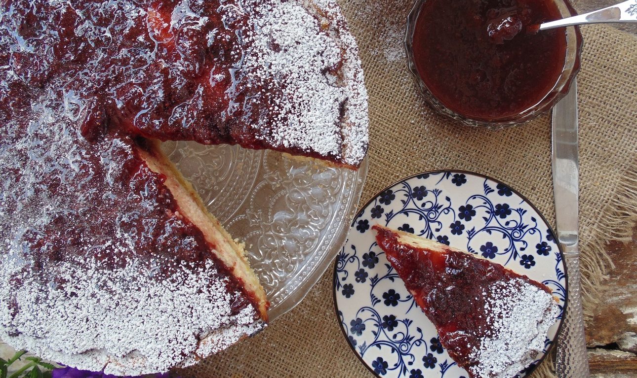 Τάρτα με γλυκιά μυζήθρα και μαρμελάδα φράουλα