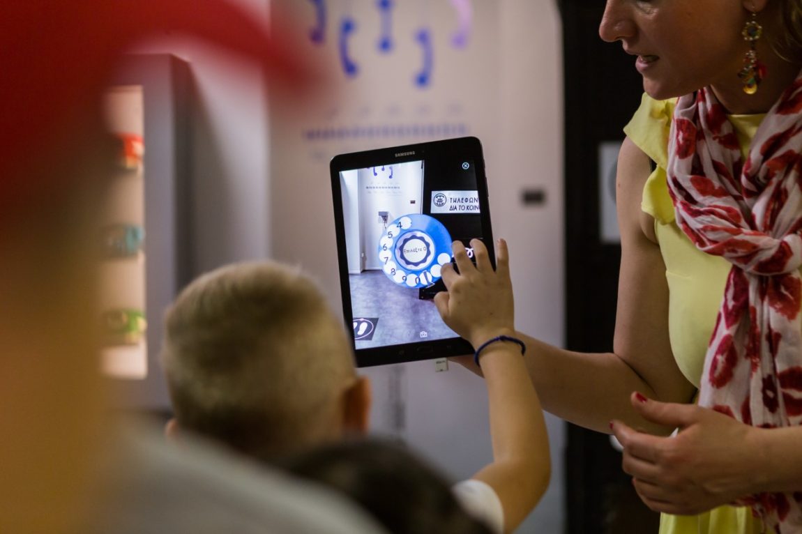 «Μα καλά, έτσι ήταν τα τηλέφωνα;»