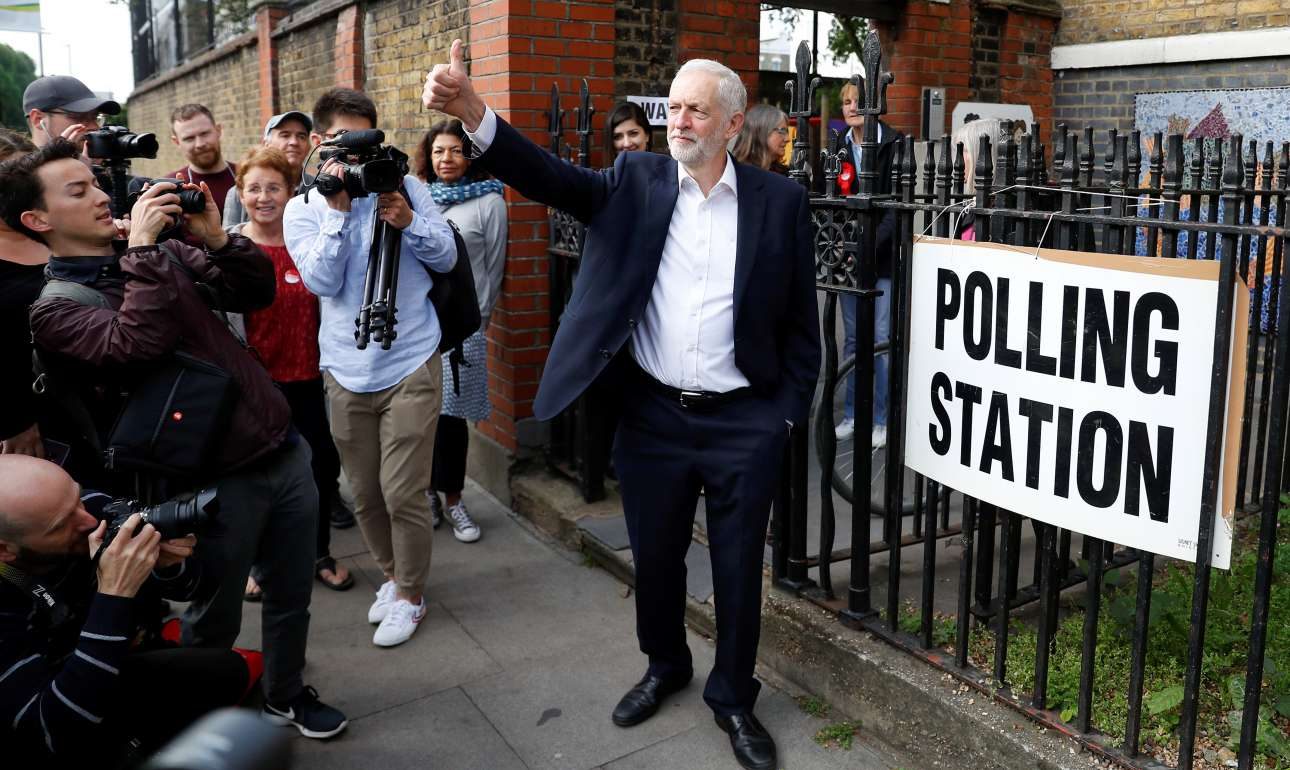 Times: Υπέρ ενός δεύτερου δημοψηφίσματος τάσσεται ο Κόρμπιν