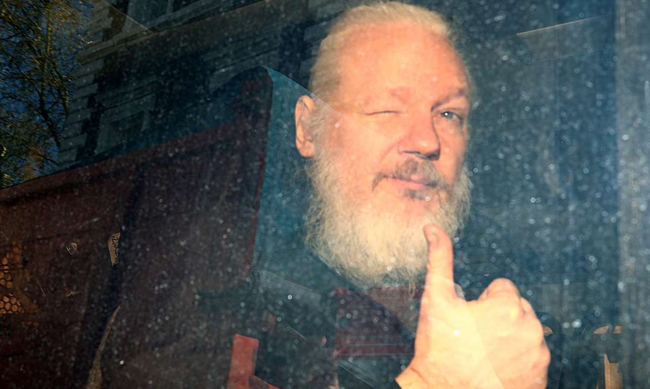 Λονδίνο: «Πράσινο φως» για την έκδοση του Τζούλιαν Αζάνζ στις ΗΠΑ