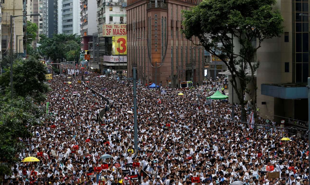 Μαζικές αντικυβερνητικές διαδηλώσεις στο Χονγκ Κονγκ, ανυποχώρητες οι Αρχές