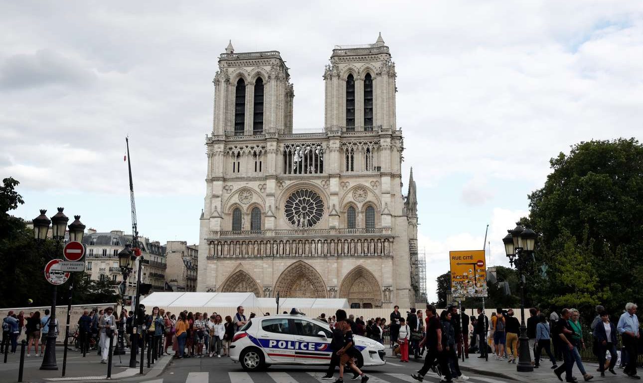 Νοτρ Νταμ: οι δωρητές φρενάρουν – «πείτε πού θα πάνε τα λεφτά μας»