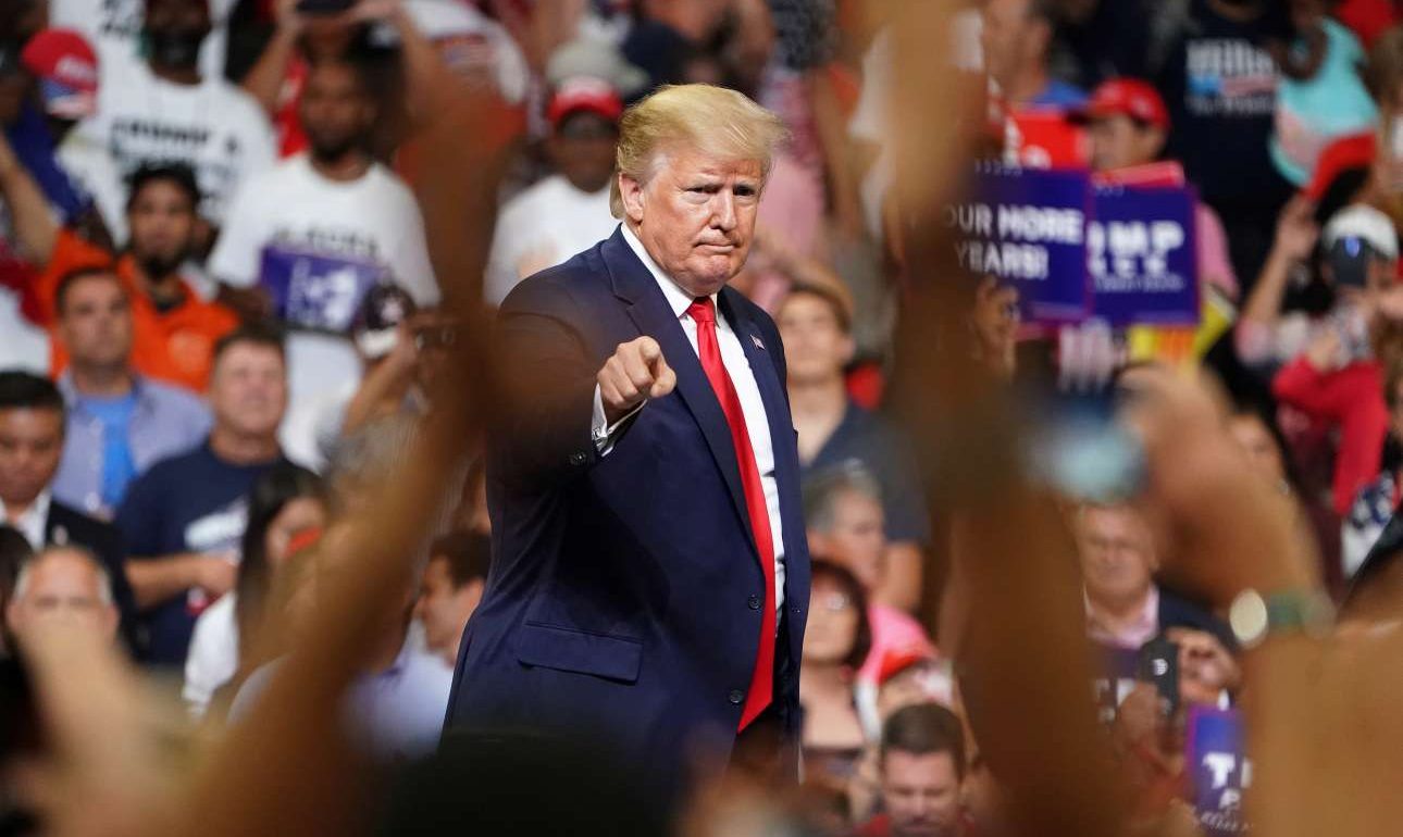 Και επισήμως υποψήφιος για το 2020 ο Τραμπ με υποσχέσεις για το τέλος του καρκίνου και του ΑIDS!