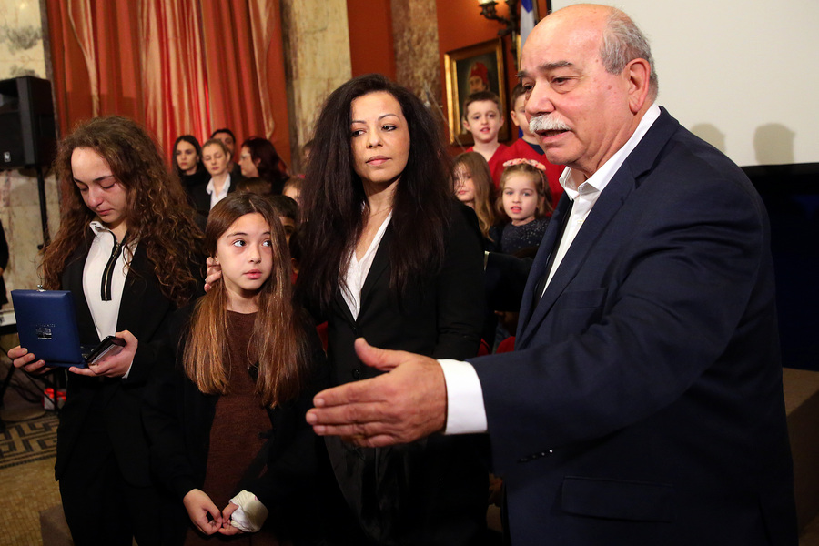 Η Βουλή υιοθετεί τα παιδιά του Κυριάκου Παπαδόπουλου