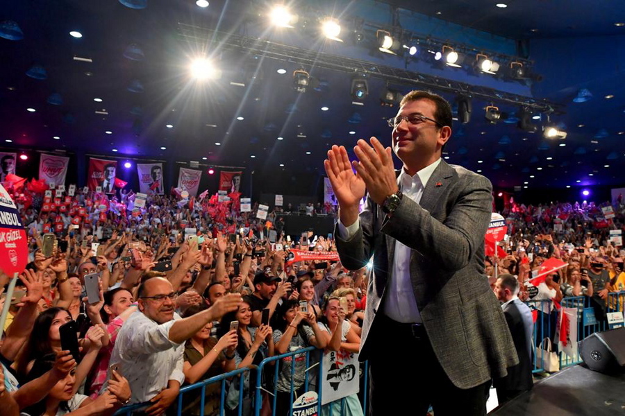 Κωνσταντινούπολη: Τι βρήκε ο δήμαρχος των 17 ημερών στα συρτάρια του δήμου