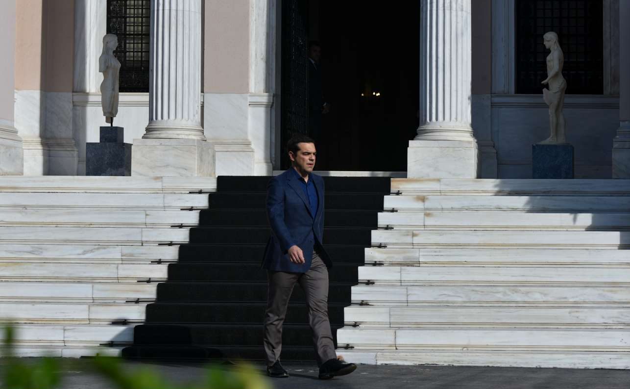 Σκηνικό διάλυσης: Αδειασε το Μαξίμου – οι καταστροφείς εγγράφων κάνουν… υπερωρίες