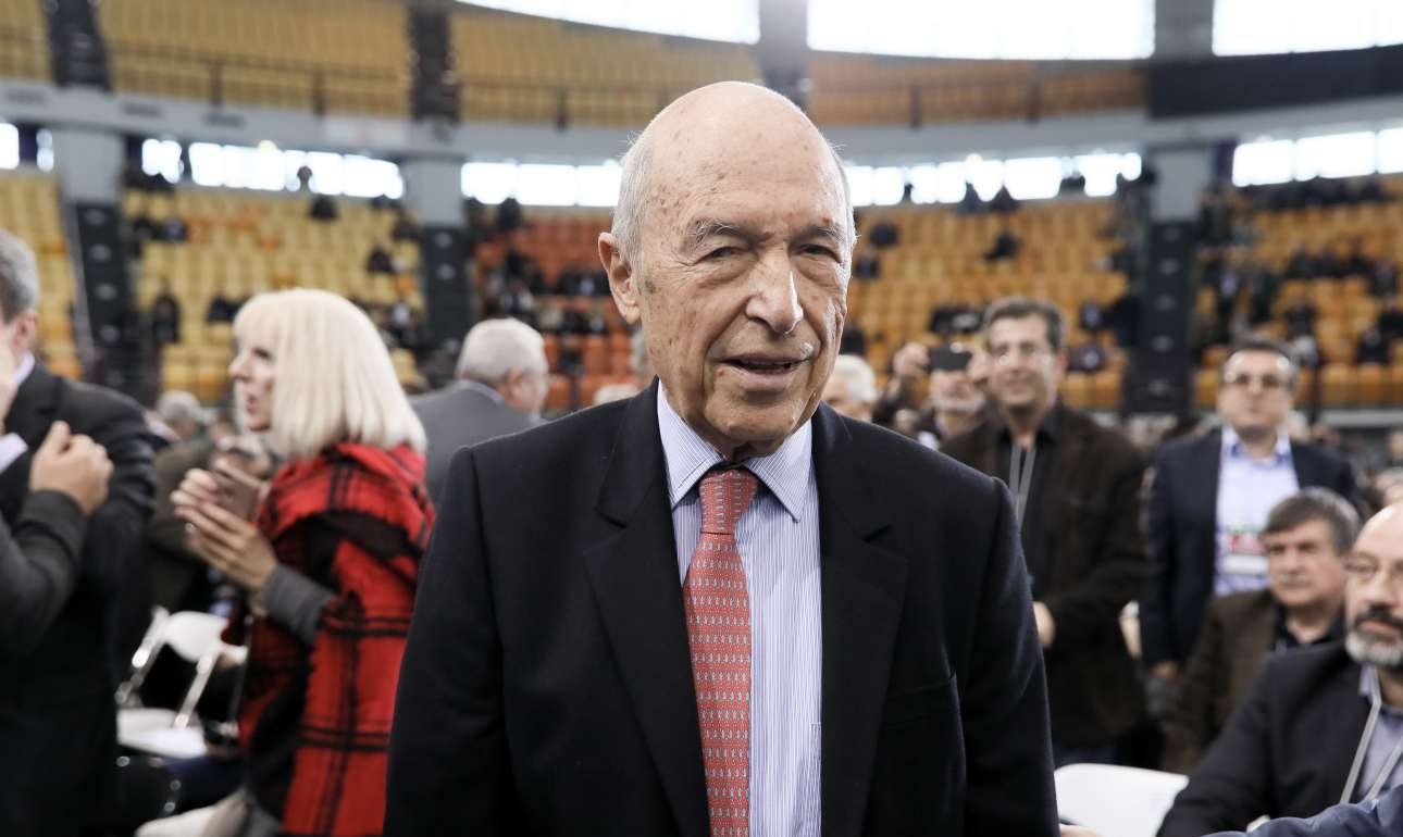 «Κεραυνοβολημένος και θυμωμένος» ο Σημίτης με τις εξελίξεις στο Κίνημα Αλλαγής