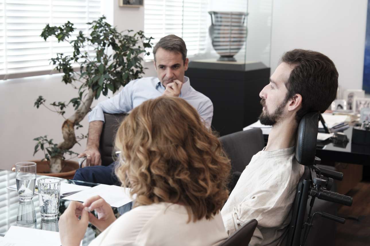 Πρεμιέρα Κυμπουρόπουλου στη συνάντηση των ευρωβουλευτών της ΝΔ με τον Μητσοτάκη