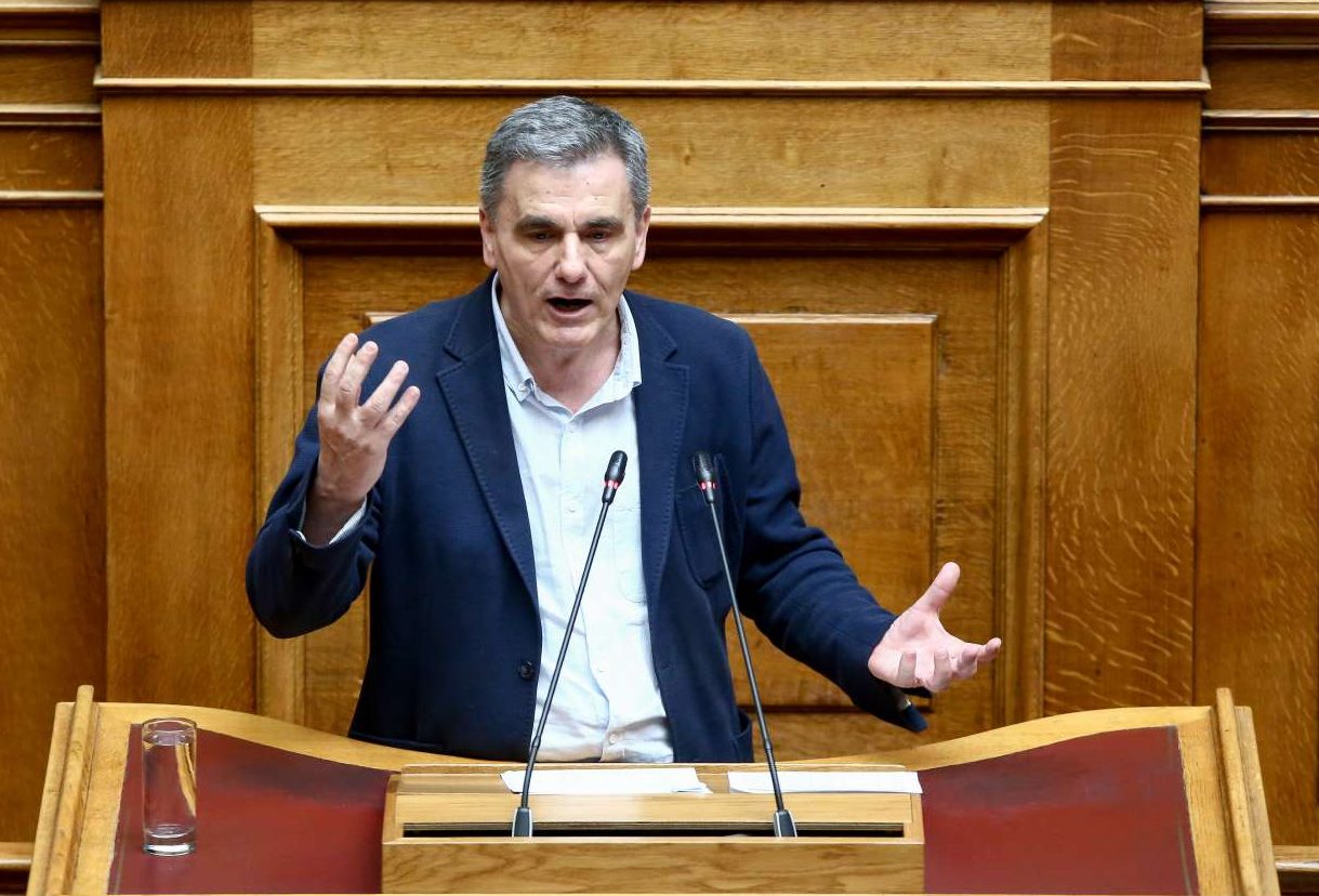 Ο Τσακαλώτος αλλάζει τροπάρι για τη μεσαία τάξη: «καλά τους κάναμε»!