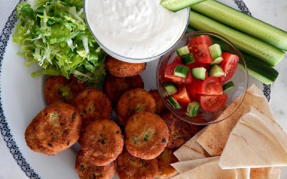 Φαλάφελ με δροσερή σάλτσα ταχίνι