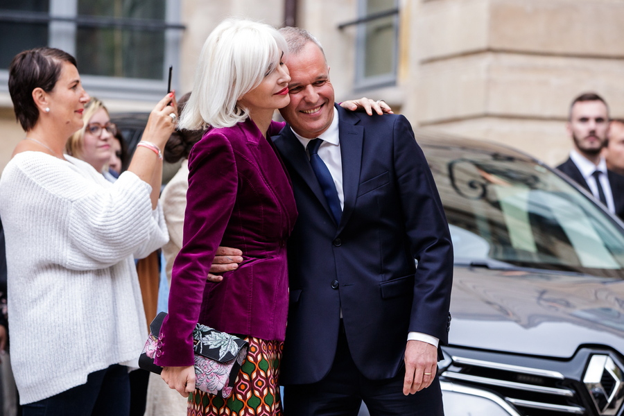 Γαλλία: Οι αστακοί και το χρυσό σεσουάρ «έκαψαν» τον υπουργό Οικολογίας