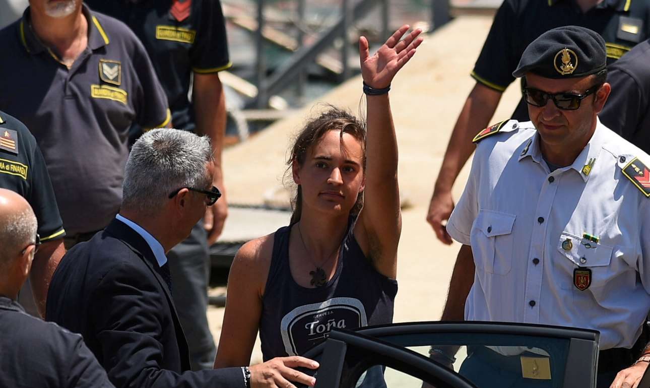 Ελεύθερη η Καρόλα Ρακέτε προς απογοήτευση του Σαλβίνι