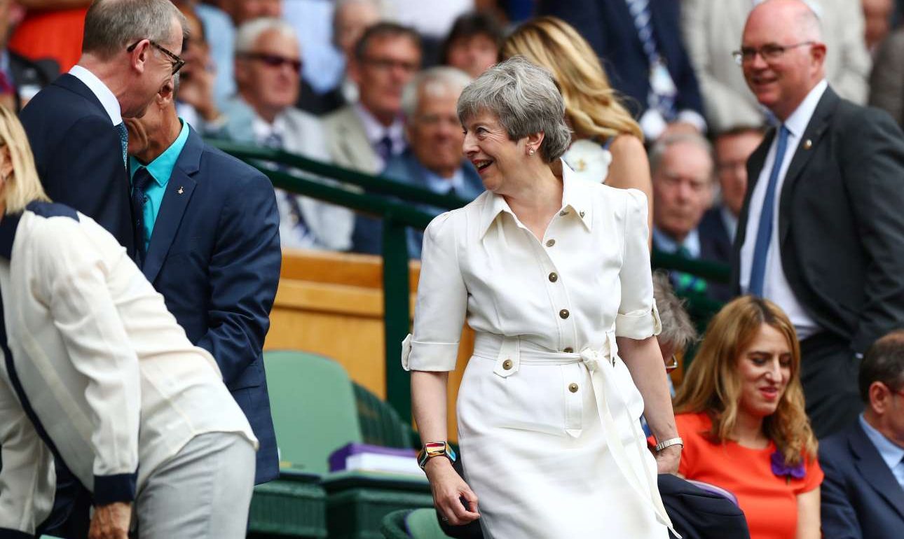 Η Τερέζα Μέι χόρεψε (ξανά!) στους ρυθμούς του «Dancing Queen»