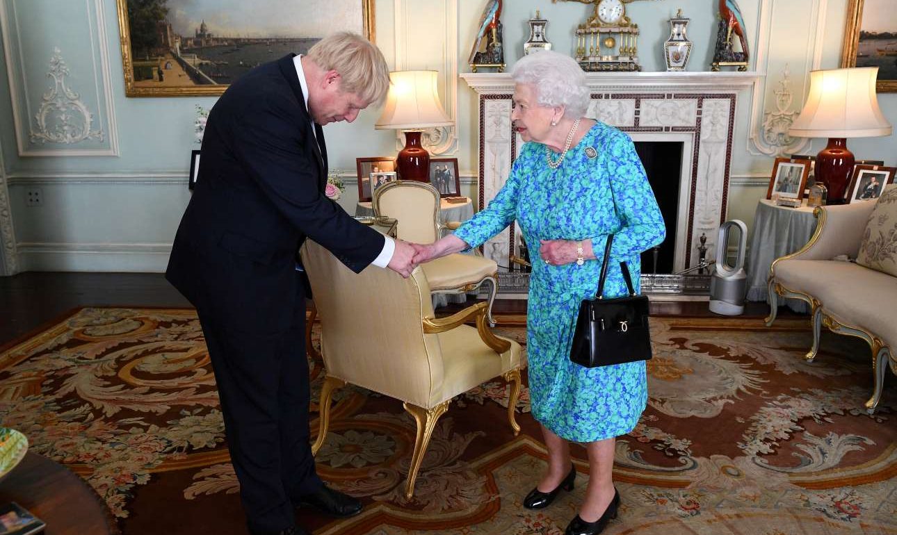 Με το… καλημέρα η πρώτη «βασιλική» γκάφα του Μπόρις Τζόνσον