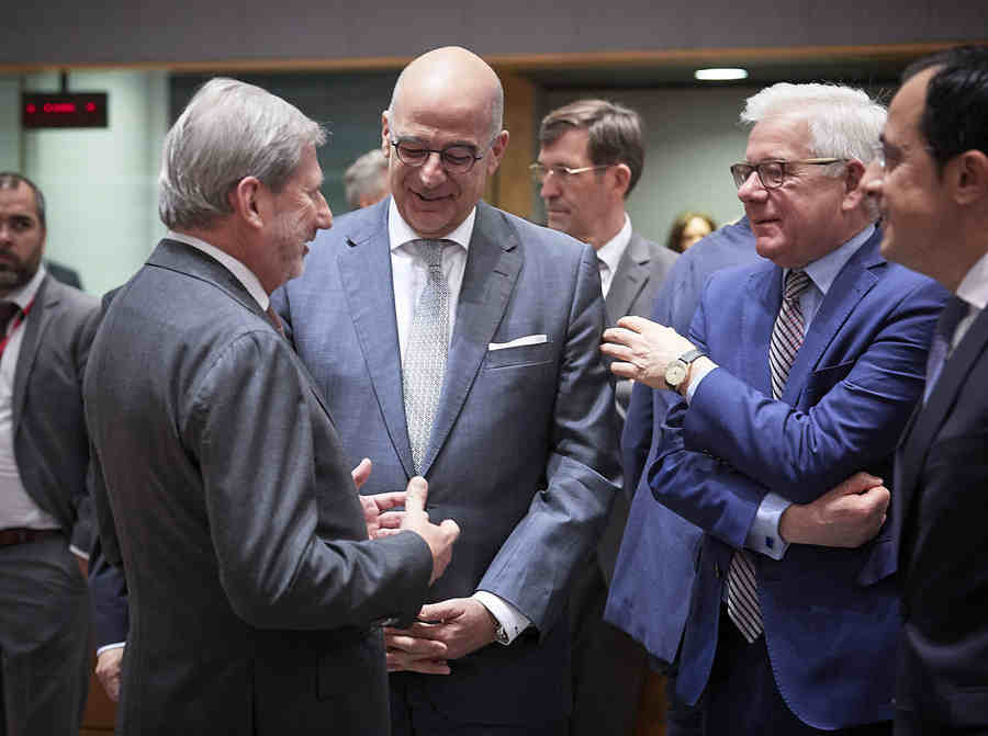 Δένδιας από Βρυξέλλες: Οι κυρώσεις θα είναι προς τη σωστή κατεύθυνση