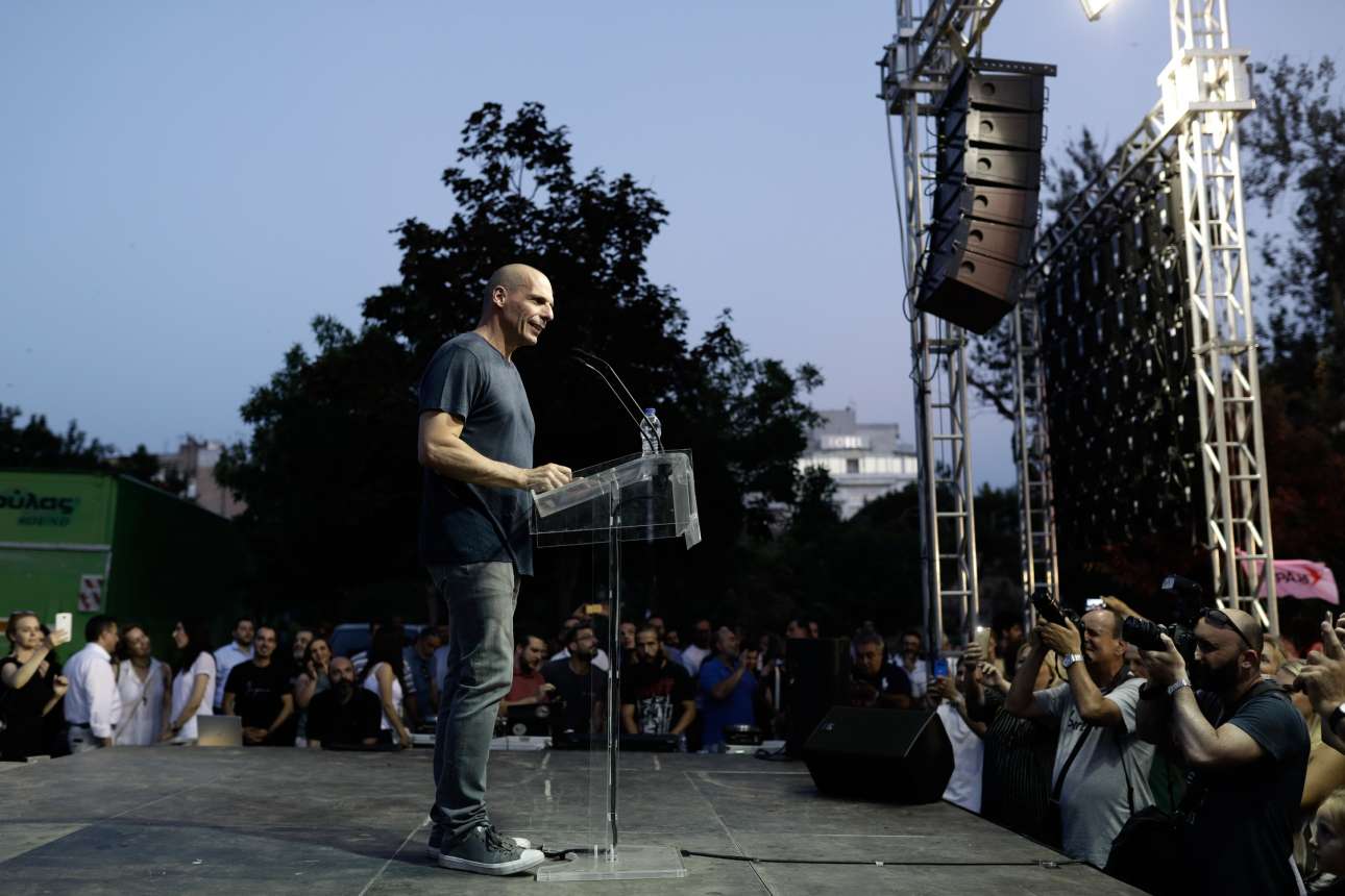 Και ξαφνικά, πέφτω πάνω στον Βαρουφάκη!