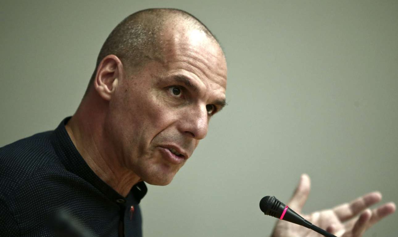 Παρίσι: Επεισόδιο Βαρουφάκη με αστυνομικό στο αεροδρόμιο [βίντεο]