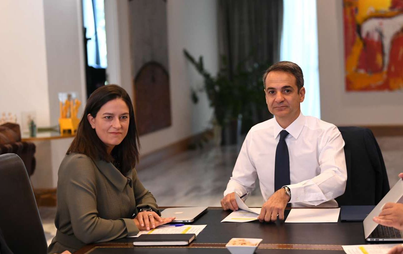 O Μητσοτάκης -στην ώρα του- στο υπουργείο Παιδείας: «Οταν λέμε εννέα εννοούμε εννέα»