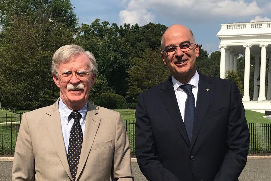 Η στρατηγική σχέση Ελλάδας – ΗΠΑ στο επίκεντρο της συνάντησης Δένδια – Μπόλτον