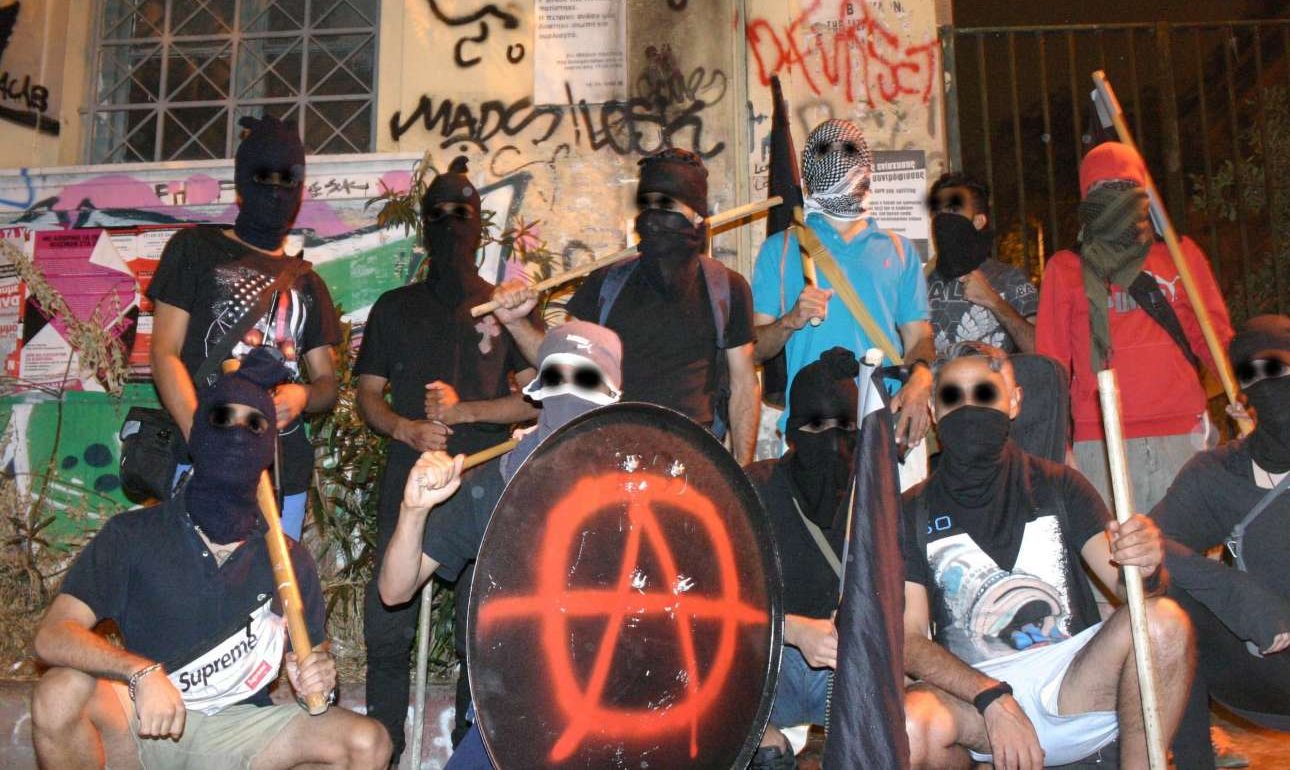 Μπαχαλάκηδες και Ρουβίκωνες απειλούν για τα Εξάρχεια: «Θα πολεμήσουμε»