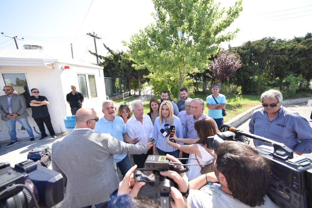 H Φώφη επιμένει: τώρα ξέρεις, είτε ψηφίσεις Τσίπρα, είτε Μητσοτάκη, βγαίνει Καραμανλής