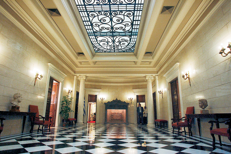 Τέλος και στο «πάρτι» με τους μετακλητούς – οι εντολές Μητσοτάκη στους υπουργούς