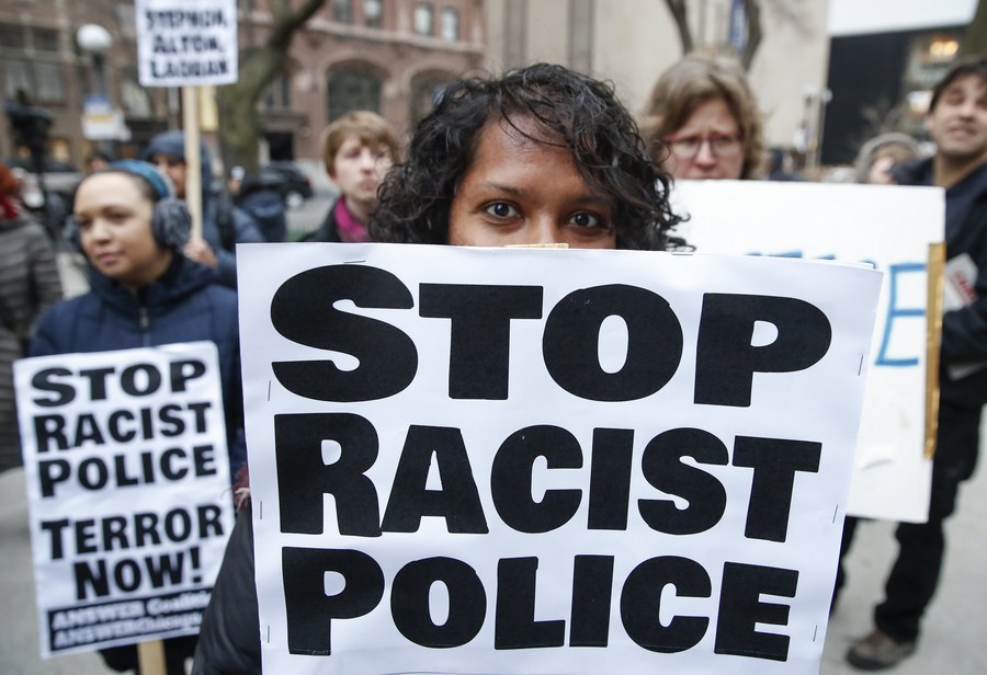 Καλιφόρνια: Μέτρα για να περιορίσει την αστυνομική βία πήρε ο κυβερνήτης της πολιτείας