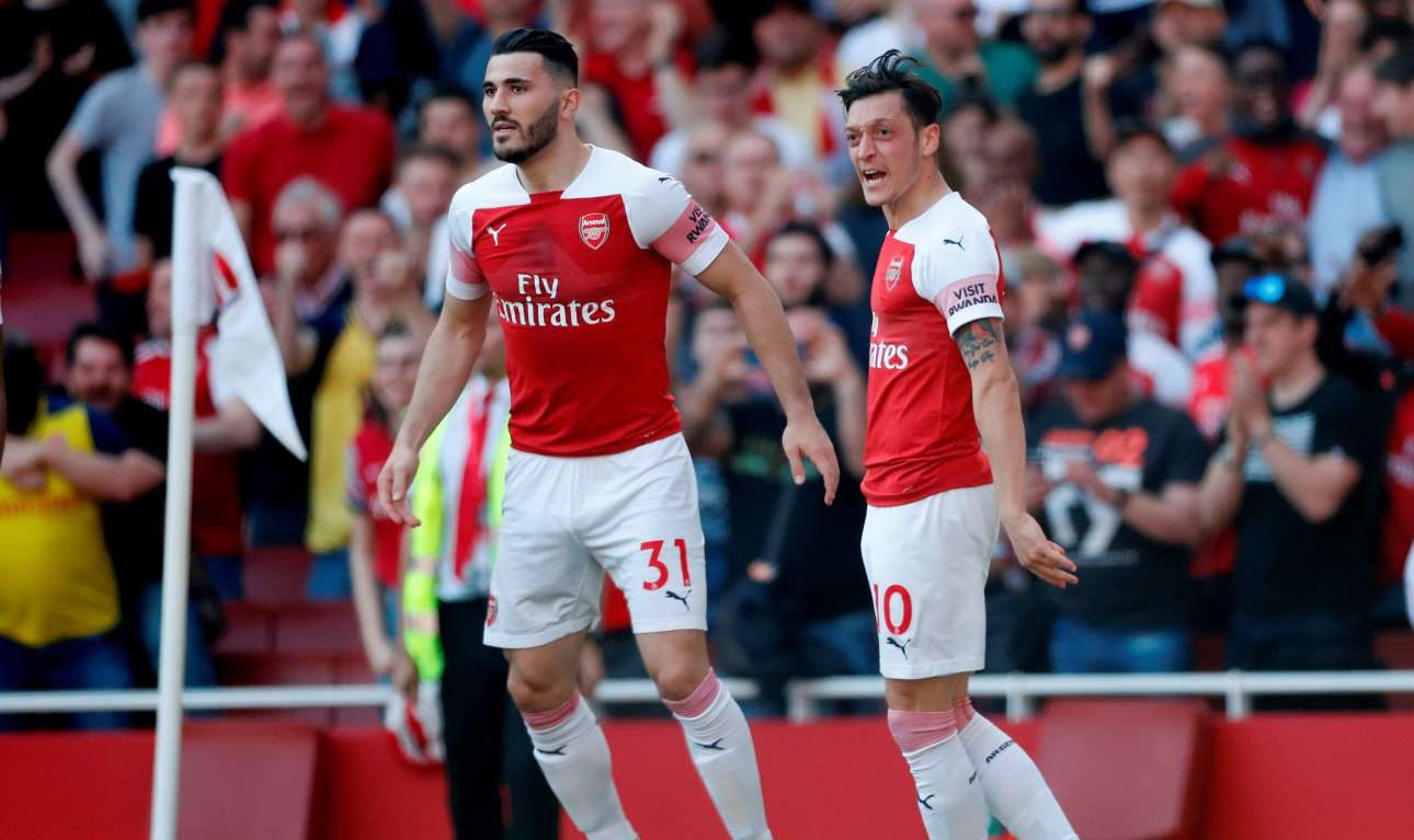 Τι συμβαίνει με Οζίλ – Κολάσινατς; Δέχονται απειλές και απουσιάζουν από αγώνα