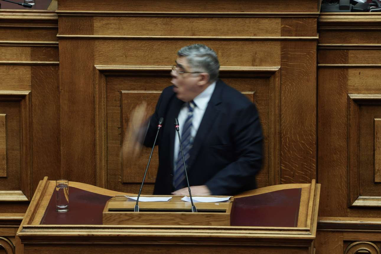 Διαλύεται η Χρυσή Αυγή αλλά ο Μιχαλολιάκος θέλει να τη γλιτώσει με… €8.000.000 στην τσέπη!