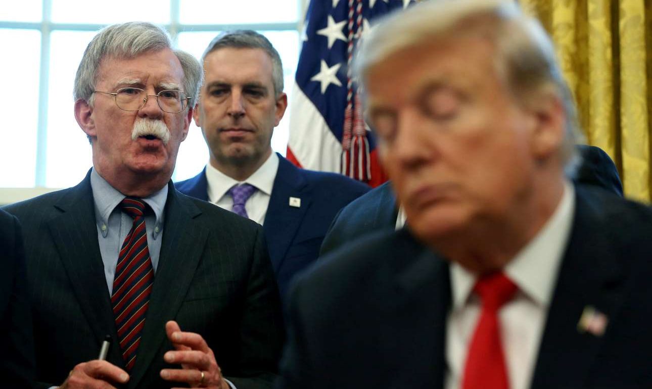 Ο Τραμπ απέλυσε (και) τον σύμβουλο Εθνικής Ασφαλείας Τζον Μπόλτον