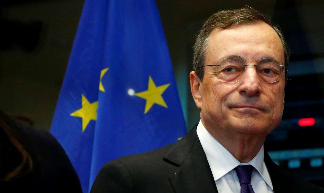 Ντράγκι στους FT: Το 2015 η ΕΚΤ κράτησε την Ελλάδα στο ευρώ