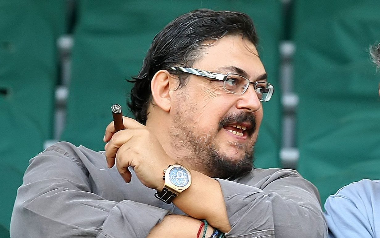 Λαυρέντης Μαχαιρίτσας: ροκ οπαδός, ρομαντικός φίλαθλος