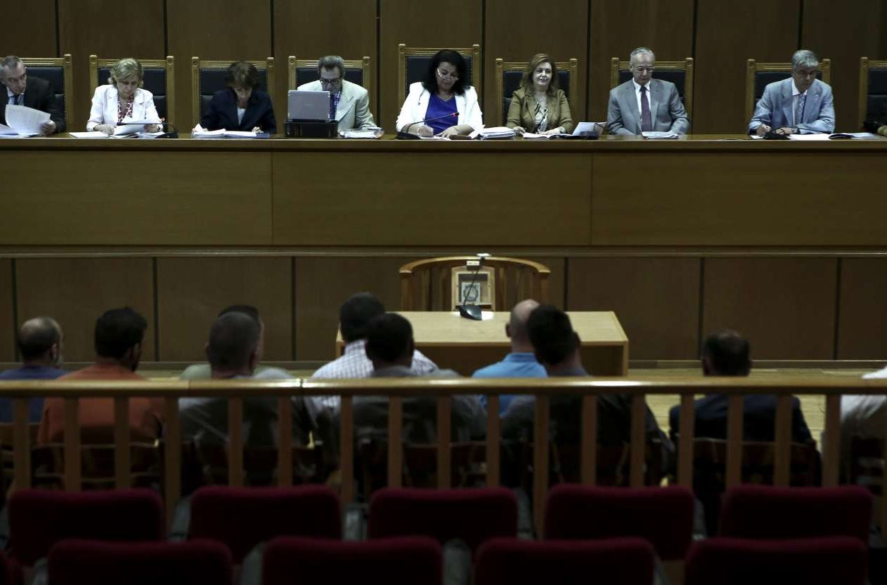 Δίκη Χρυσής Αυγής: Ο πυρηνάρχης Πειραιά προκαλεί ξεδιάντροπα έξι χρόνια μετά τη δολοφονία Φύσσα