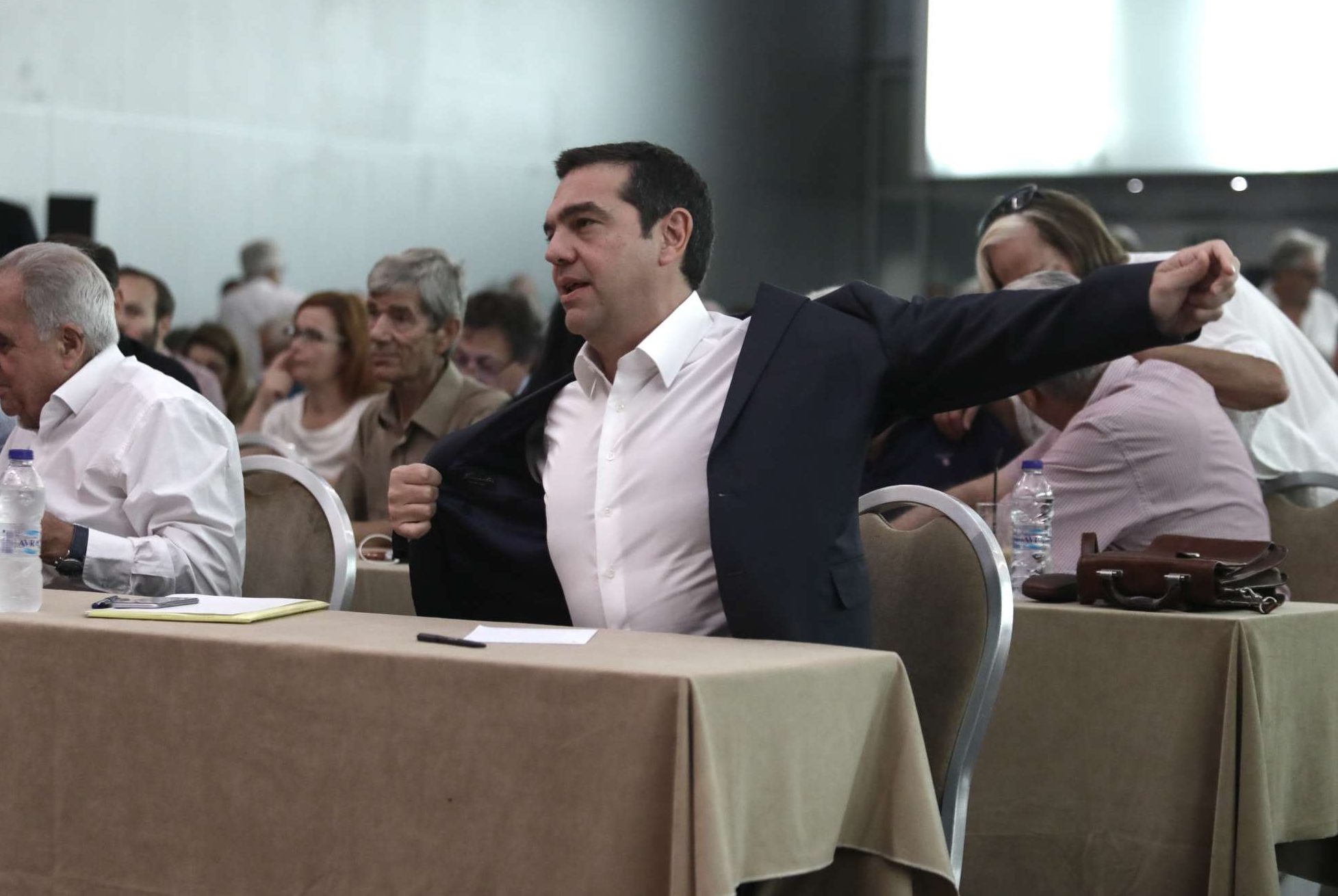 Ποια «στροφή» του ΣΥΡΙΖΑ; Ο Τσίπρας το έριξε στις ειρωνείες για τον Μητσοτάκη