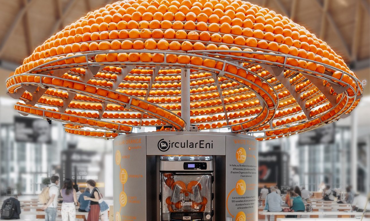 «Feel the Peel»: χυμός σε ποτήρι από φλούδα πορτοκαλιών