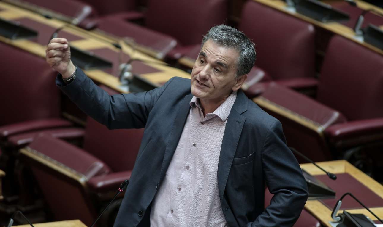 Τσακαλώτος για τα πλεονάσματα: «Αλλος Sir Humphrey ο Μητσοτάκης»