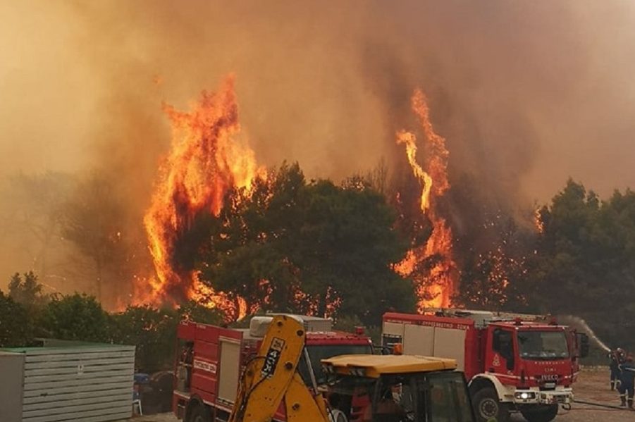 Εκτός ελέγχου τα μέτωπα στη Ζάκυνθο – Εκκενώθηκαν χωριά